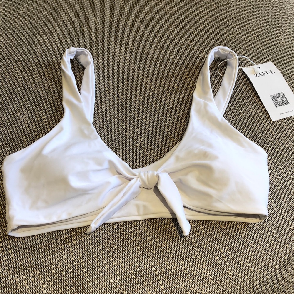 Zaful bikini top Size 4. White - center tie knot